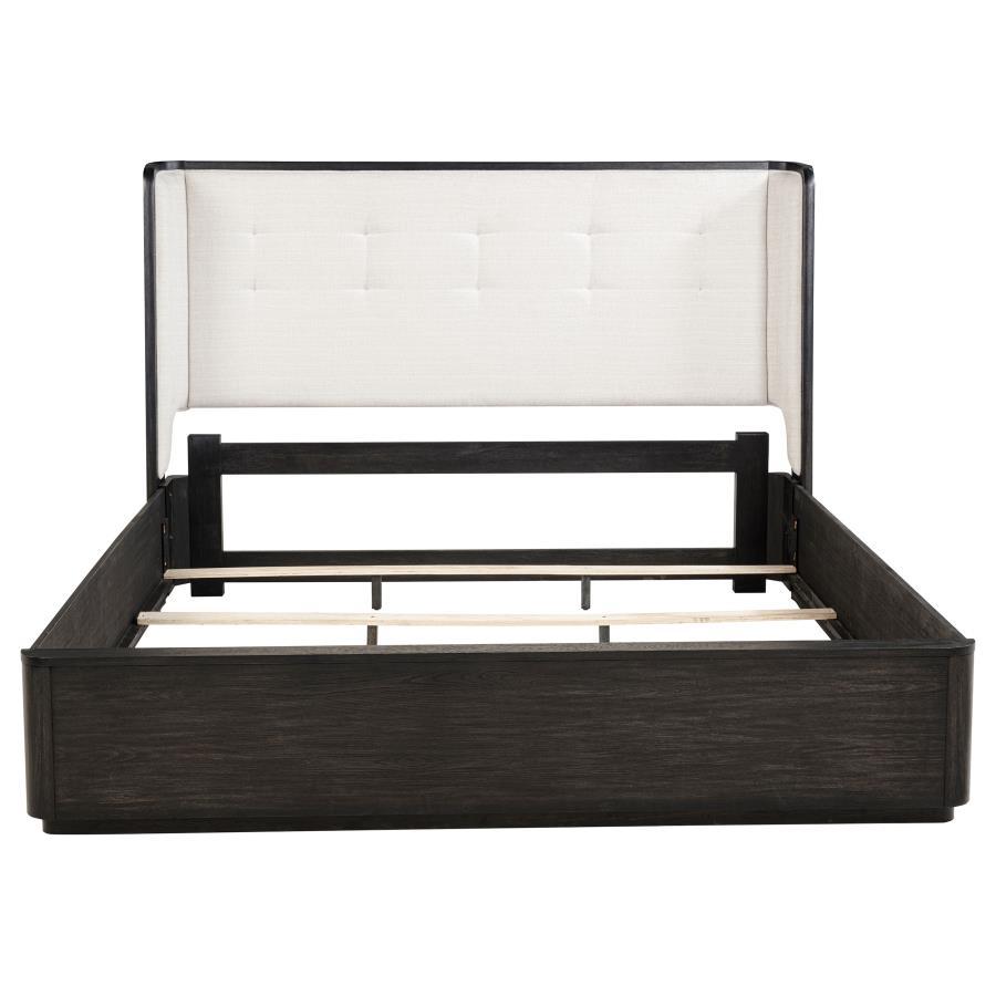 Leandro - Wingback Bed