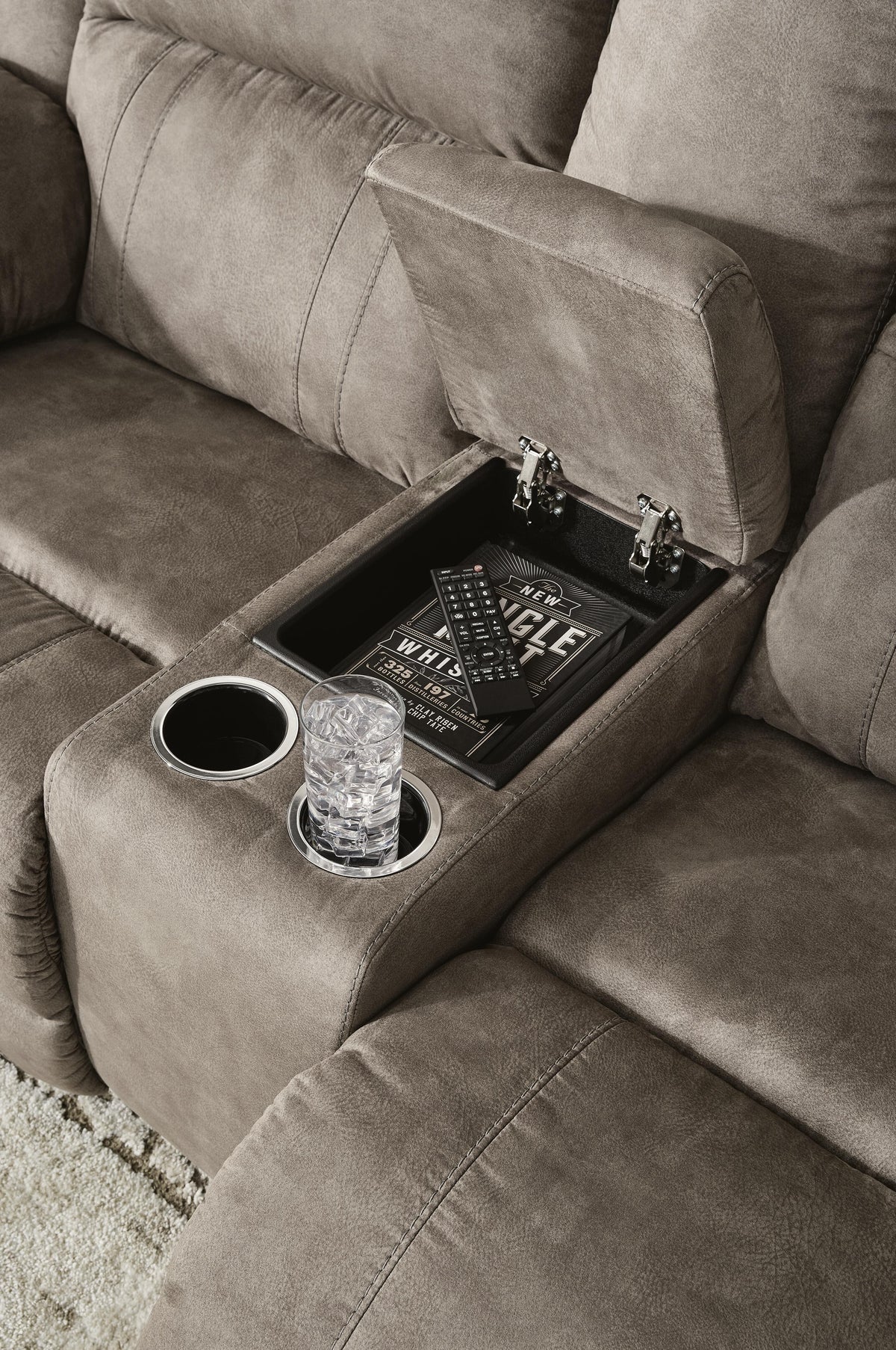 Laresview Living Room Sets - 37203U2, 37203U1, 37203U4 - finish or detail (supplier image 26)