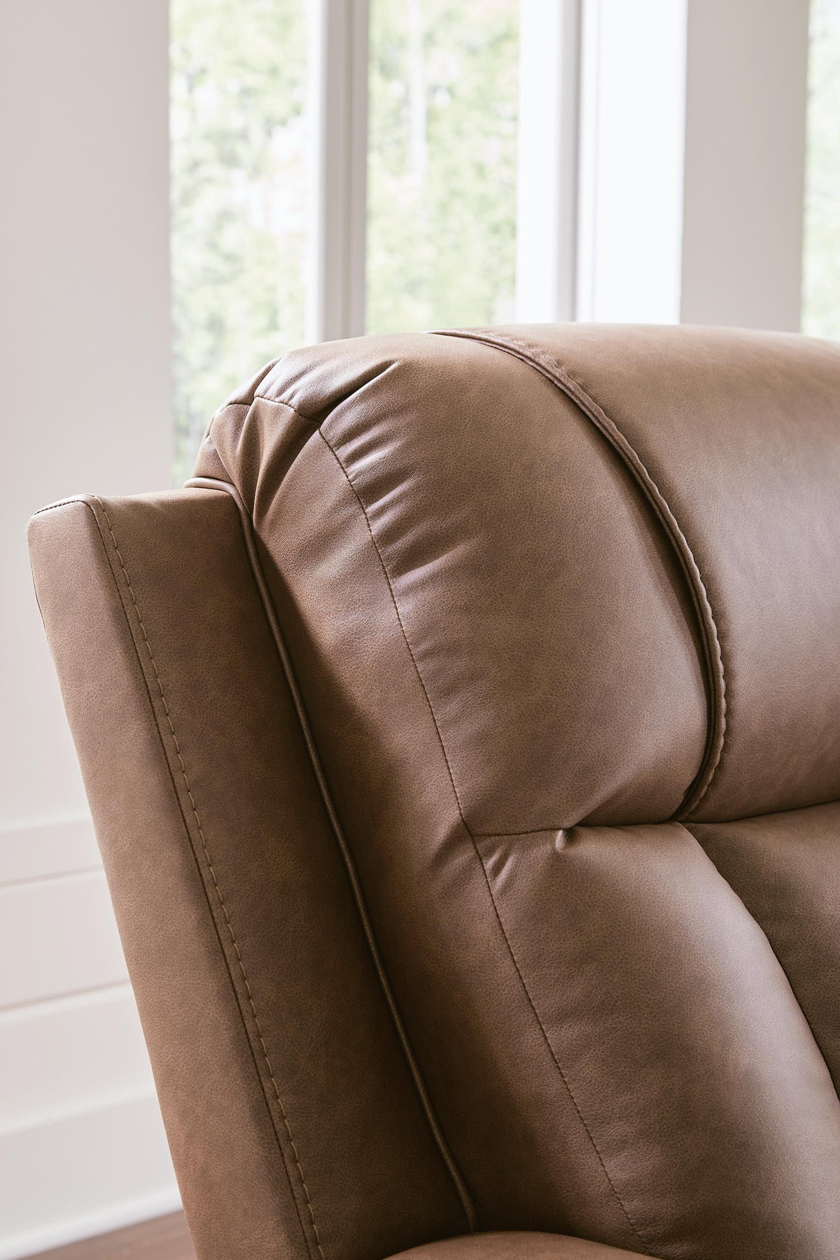 Mackmenville Reclining Loveseat with Console - 7471494 - finish or detail (supplier image 8)
