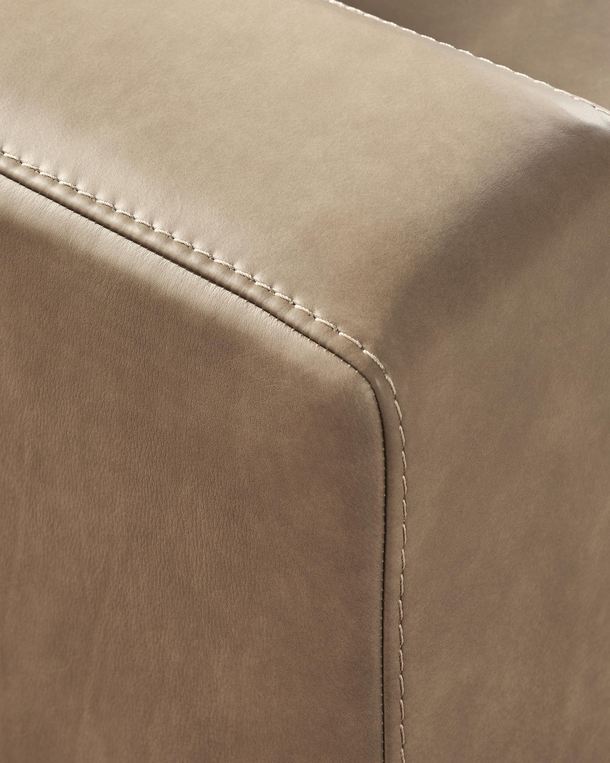Veronella Sectional - 76106S13, 76106S1, 76106S2, 76106S6, 76106S17, 76106S5, 76106S12 - finish or detail (supplier image 3)