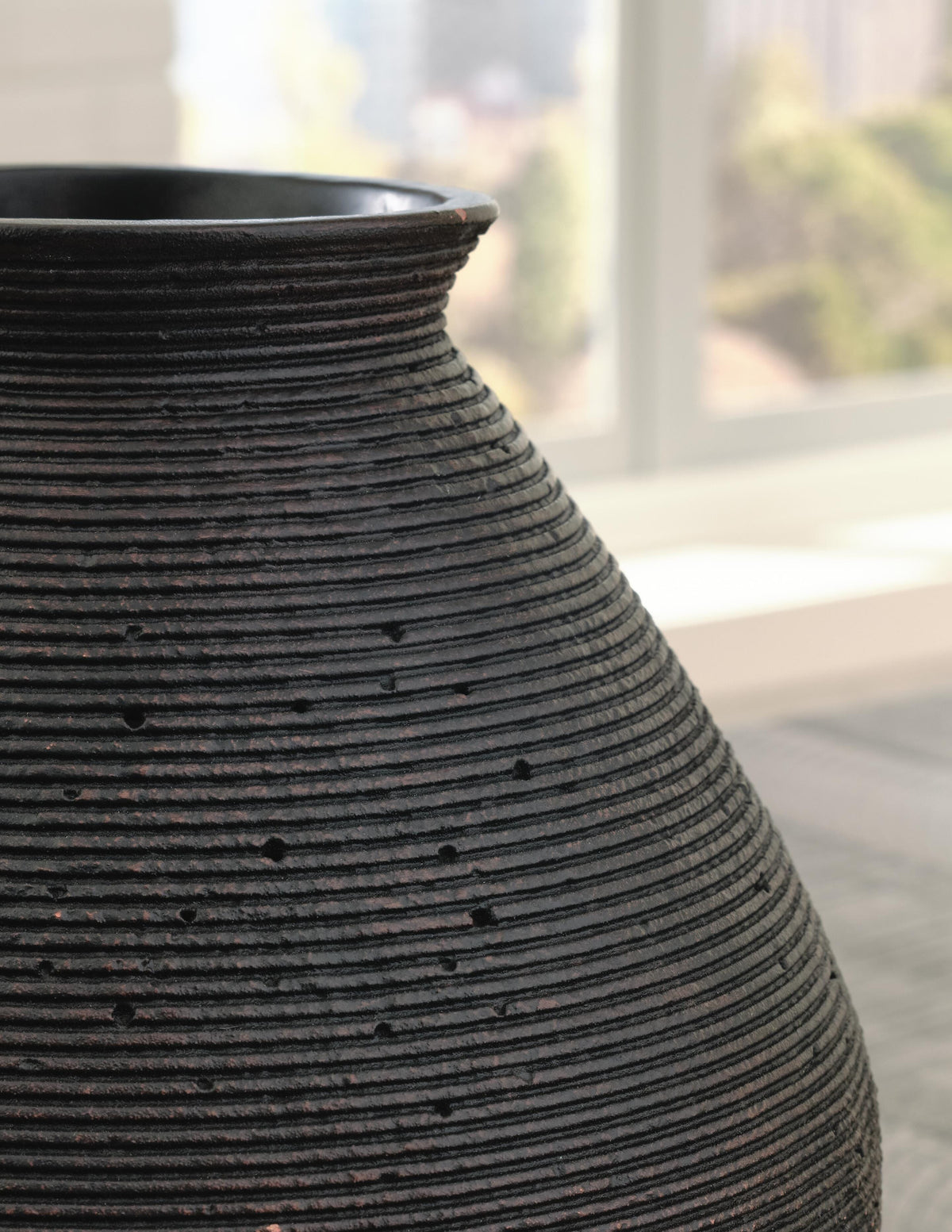 Hannela Vase - A2000511 - finish or detail (supplier image 15)