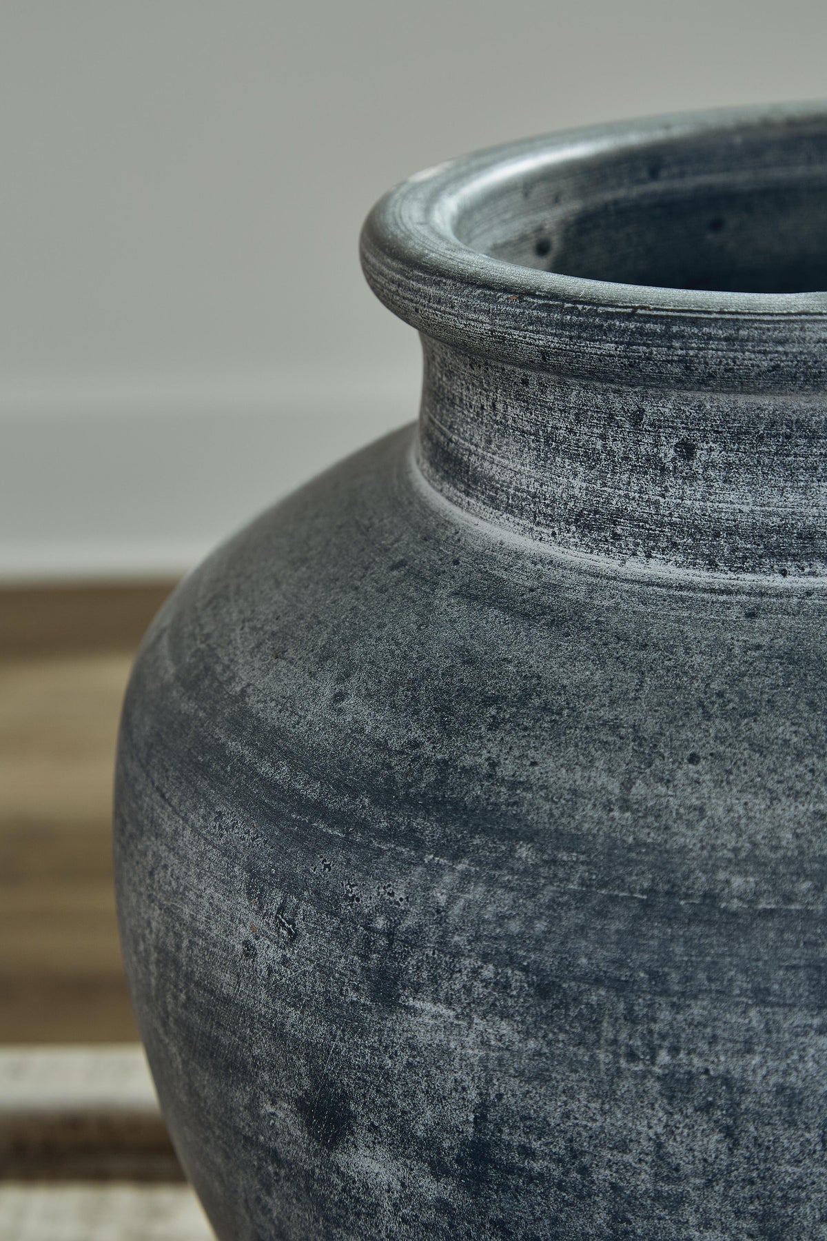 Meadie Vase - A2000629 - finish or detail (supplier image 9)