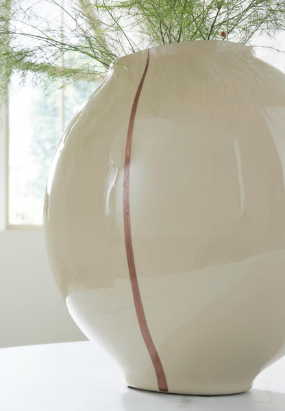 Sheabourne Vase - A2000702 - finish or detail (supplier image 4)
