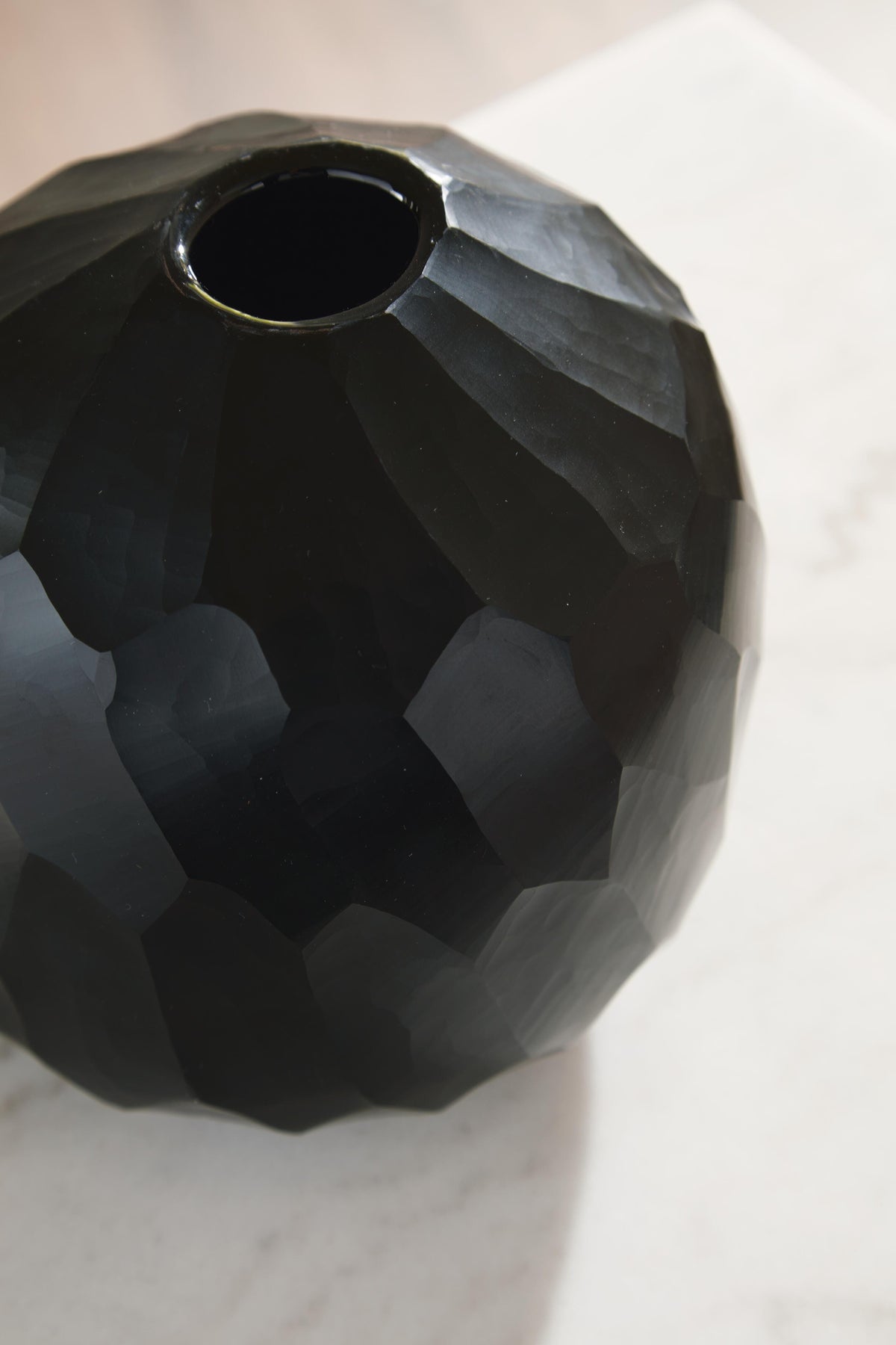 Ryanford Vase - A2000717 - finish or detail (supplier image 8)