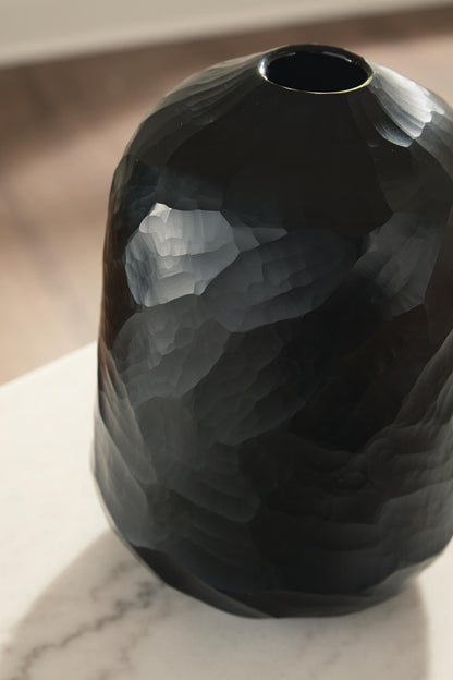 Ryanford Vase - A2000718 - finish or detail (supplier image 3)
