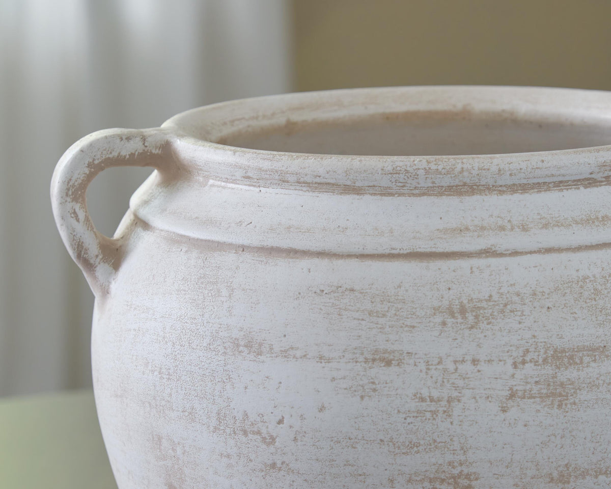 Meadie Vase - A2000787 - finish or detail (supplier image 27)