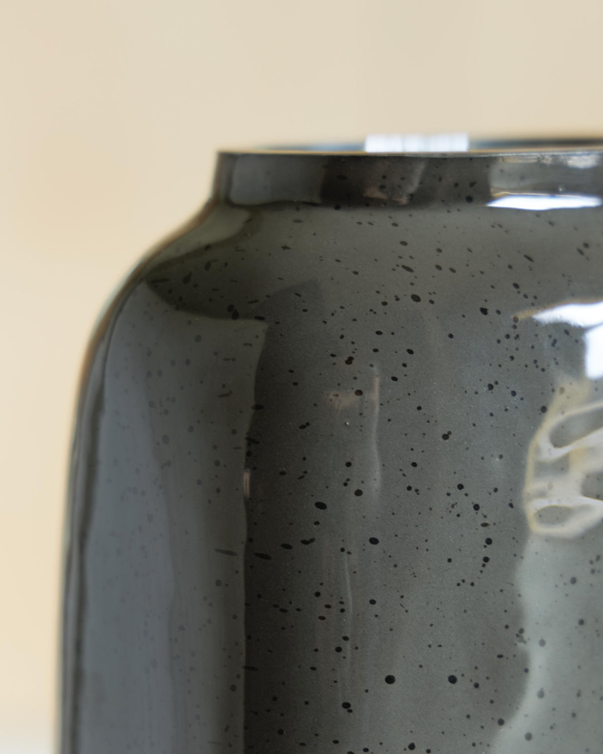 Kierlain Vase - A2000808 - finish or detail (supplier image 3)