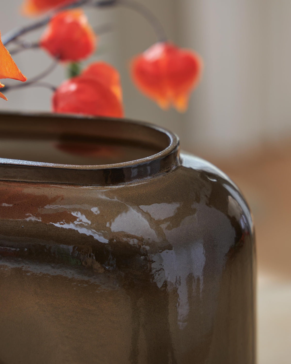 Sumner Vase - A2000810, A2000812, A2000811 - finish or detail (supplier image 4)