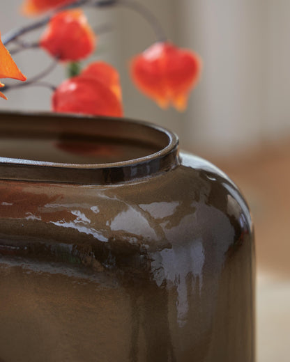 Sumner Vase - A2000810, A2000812, A2000811 - finish or detail (supplier image 4)