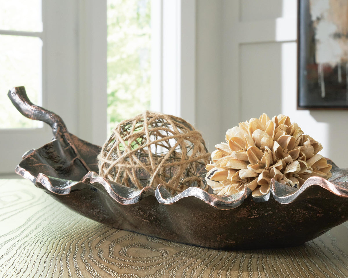 Avermund Sculpture - A2000819 - finish or detail (supplier image 4)