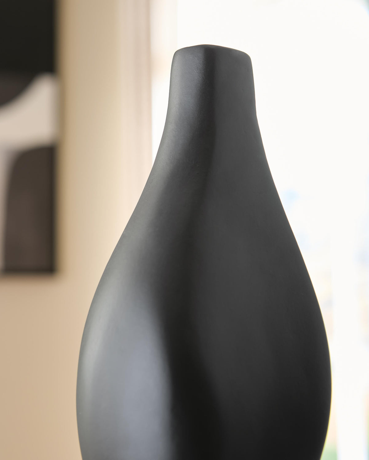 Judsen Vase - A2000835 - finish or detail (supplier image 9)