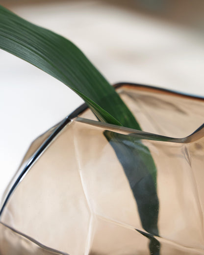 Ewart Vase - A2000867 - finish or detail (supplier image 3)