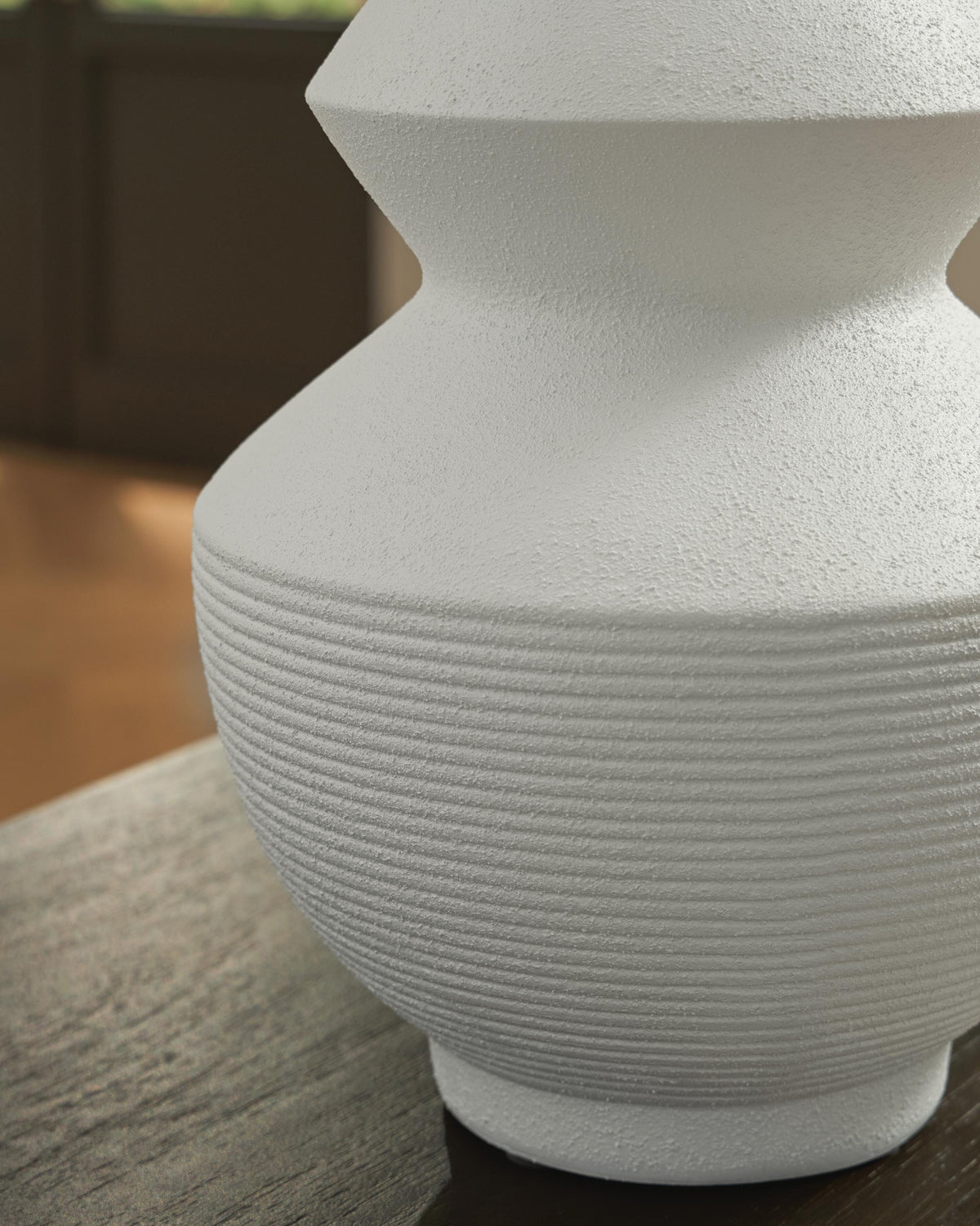 Naveen Vase - A2000870 - finish or detail (supplier image 7)