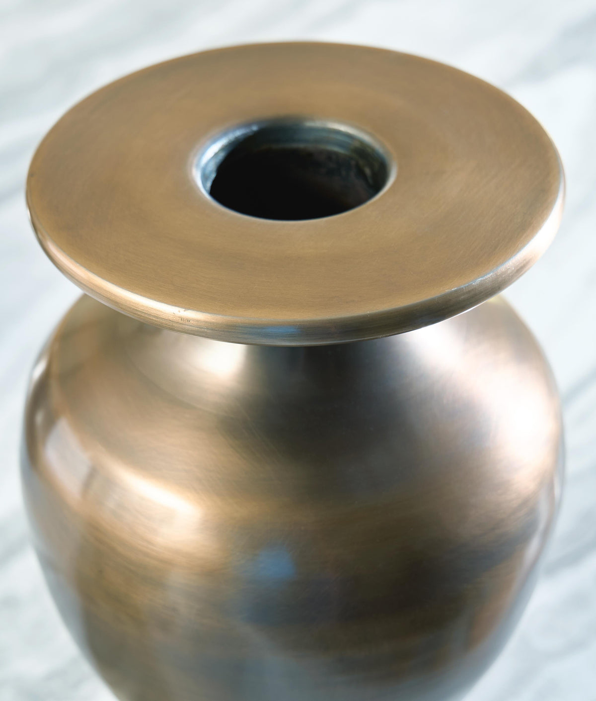 Fedorleigh Vase - A2000894 - finish or detail (supplier image 4)