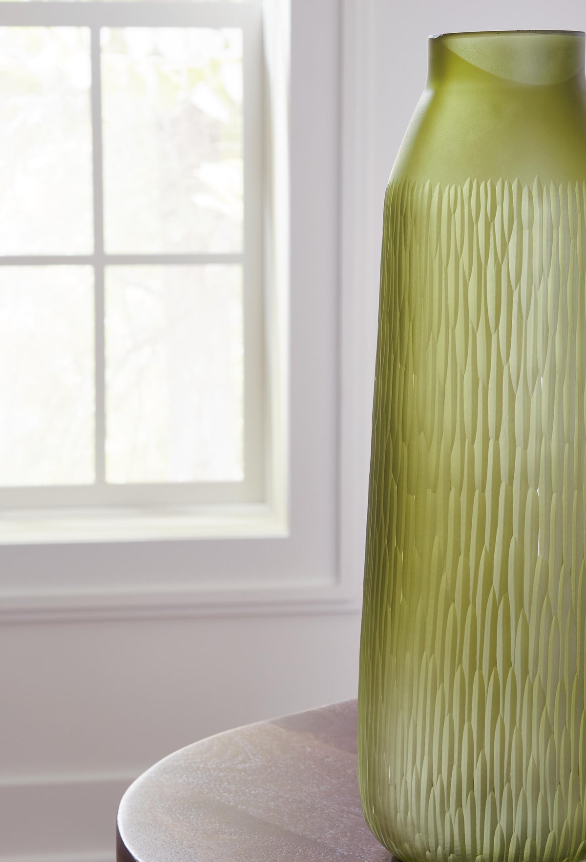 Scottyard Indoor/Outdoor Vase - A2900009 - finish or detail (supplier image 3)