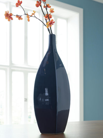 Abtinson Indoor/Outdoor Vase
