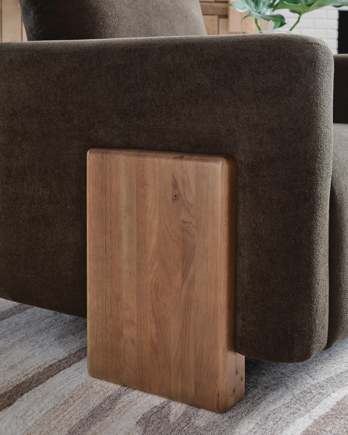 Dairlett Accent Chair - A3000746 - finish or detail (supplier image 6)