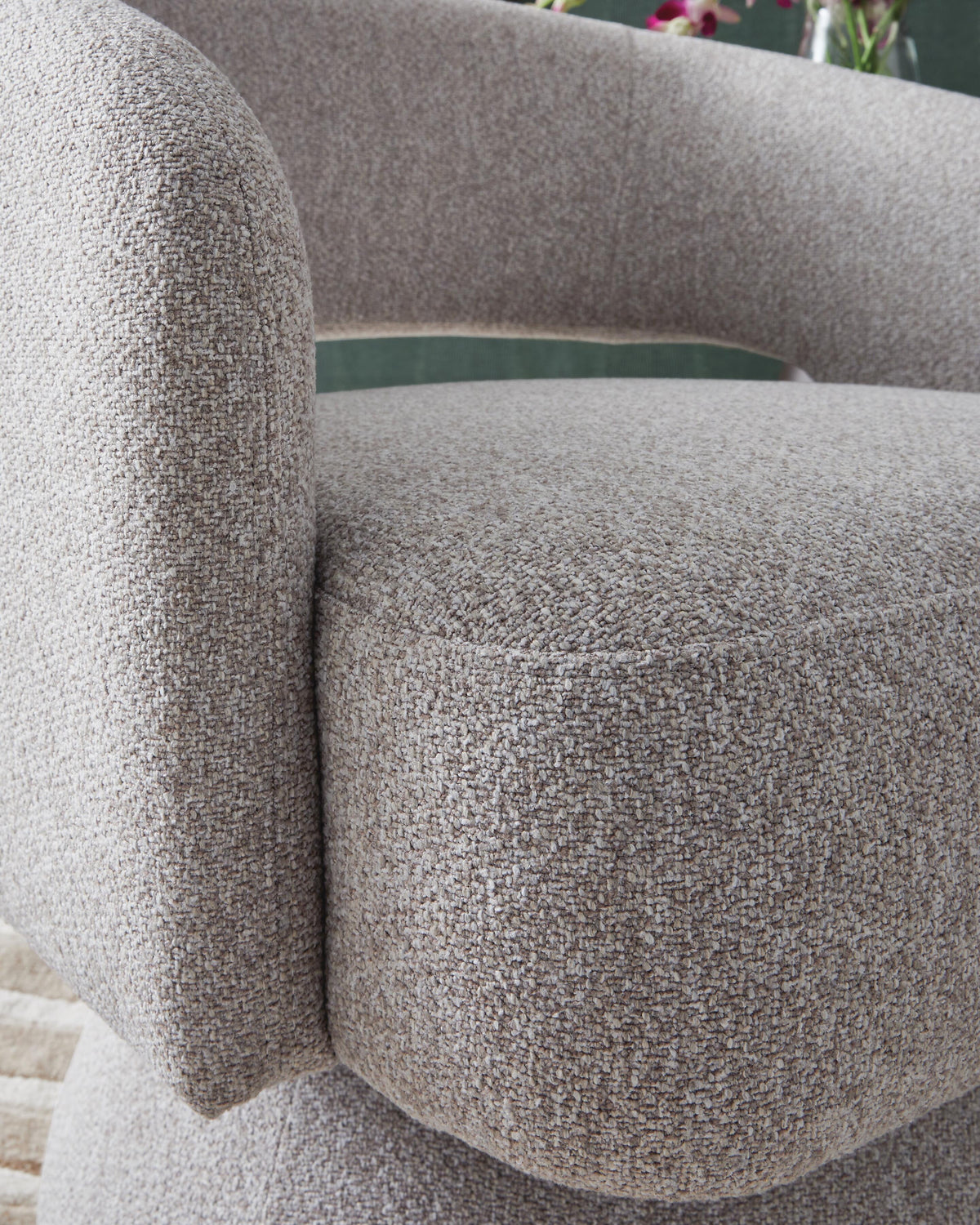 Nashkins Swivel Accent Chair - A3000757 - finish or detail (supplier image 6)