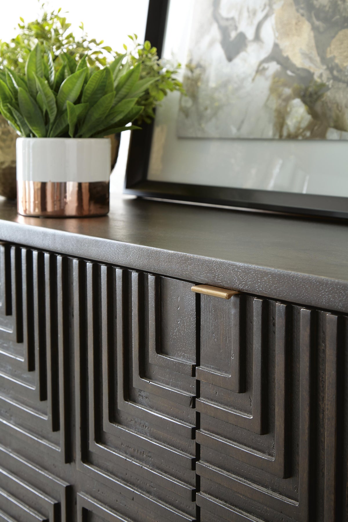 Elinmore Accent Cabinet - A4000316 - finish or detail (supplier image 7)