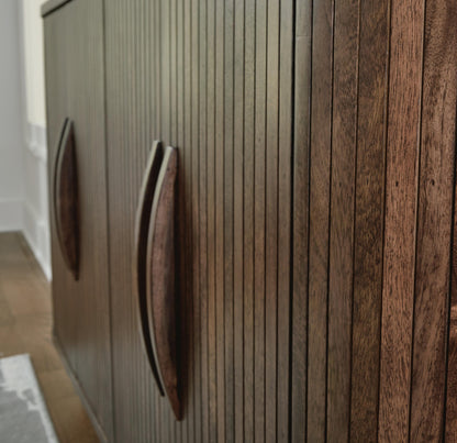 Amickly Accent Cabinet - A4000571 - finish or detail (supplier image 8)