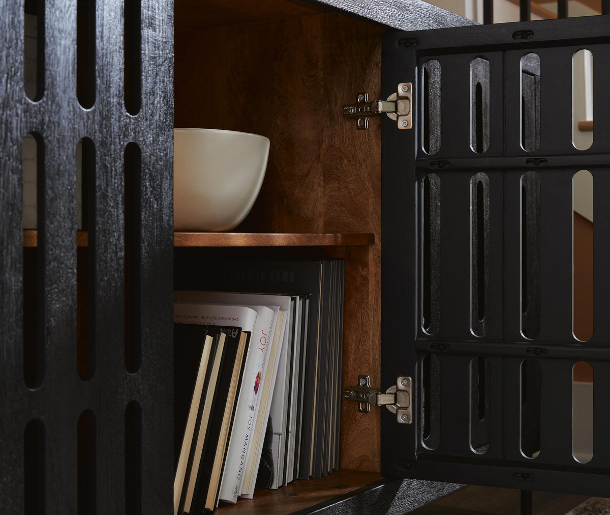 Vallisburg Accent Cabinet - A4000644 - finish or detail (supplier image 8)