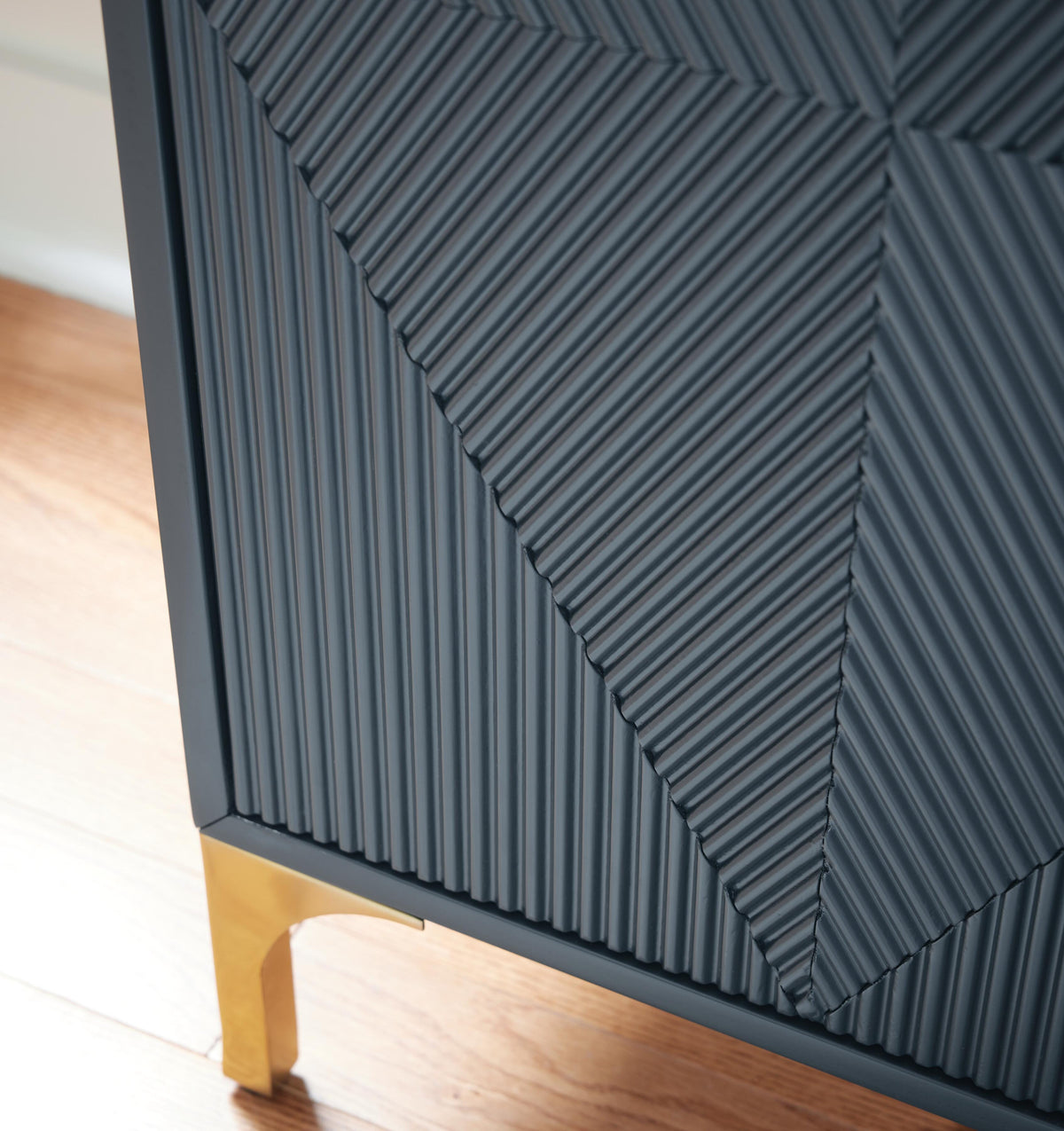 Loirwick Accent Cabinet - A4000677 - finish or detail (supplier image 9)