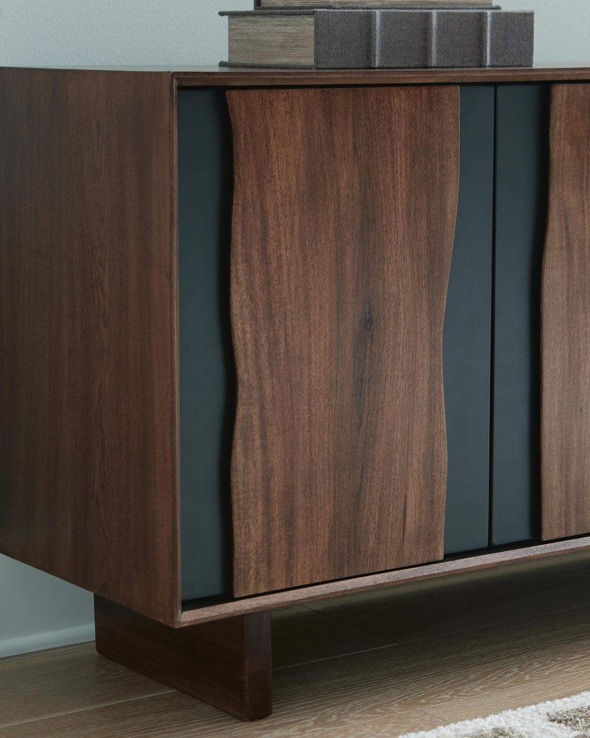 Welby Accent Cabinet - A4000679 - finish or detail (supplier image 7)