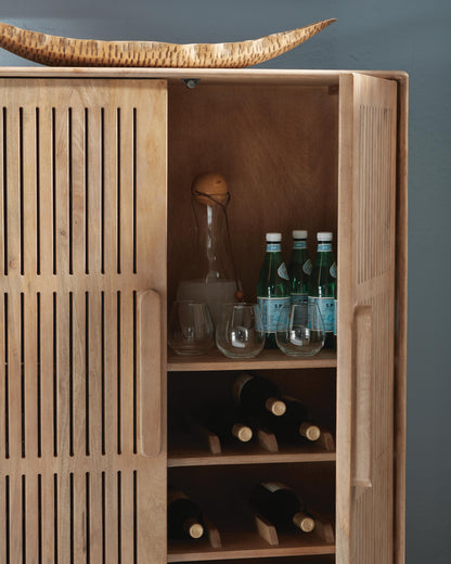 Pellamour Bar Cabinet - A4000698 - finish or detail (supplier image 6)