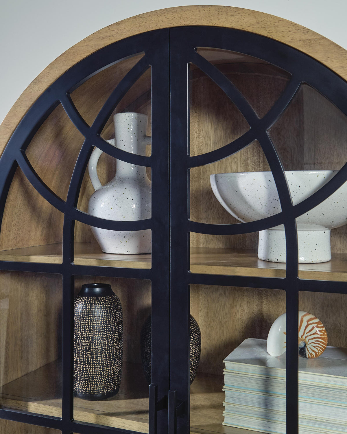 Gwenwich Accent Cabinet - A4000704 - finish or detail (supplier image 6)