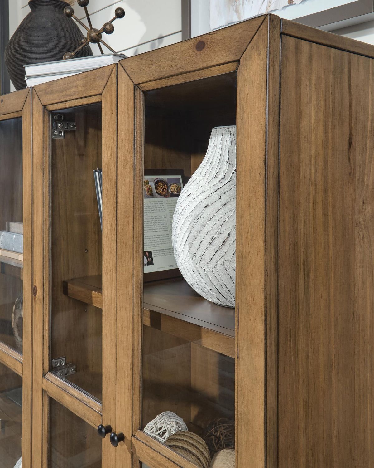 Wrenridge Accent Cabinet - A4000706 - finish or detail (supplier image 6)