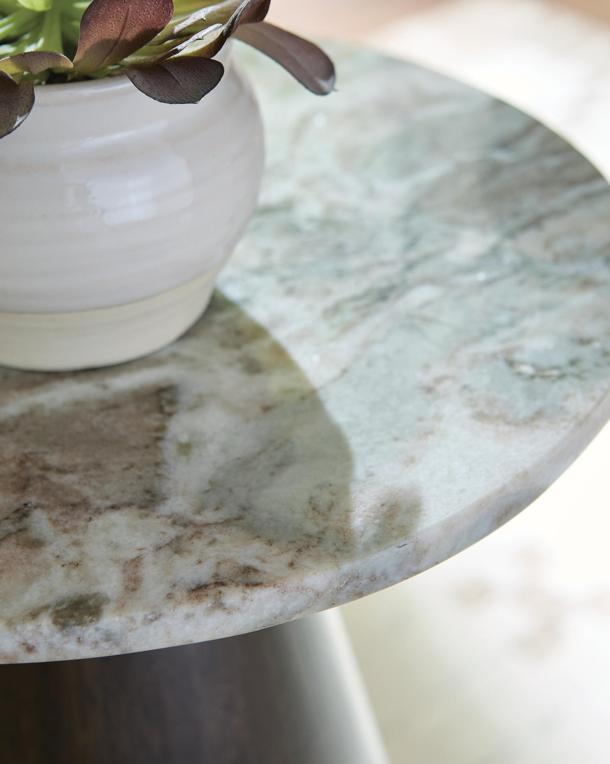 Waltnor Accent Table - A4000720 - finish or detail (supplier image 3)