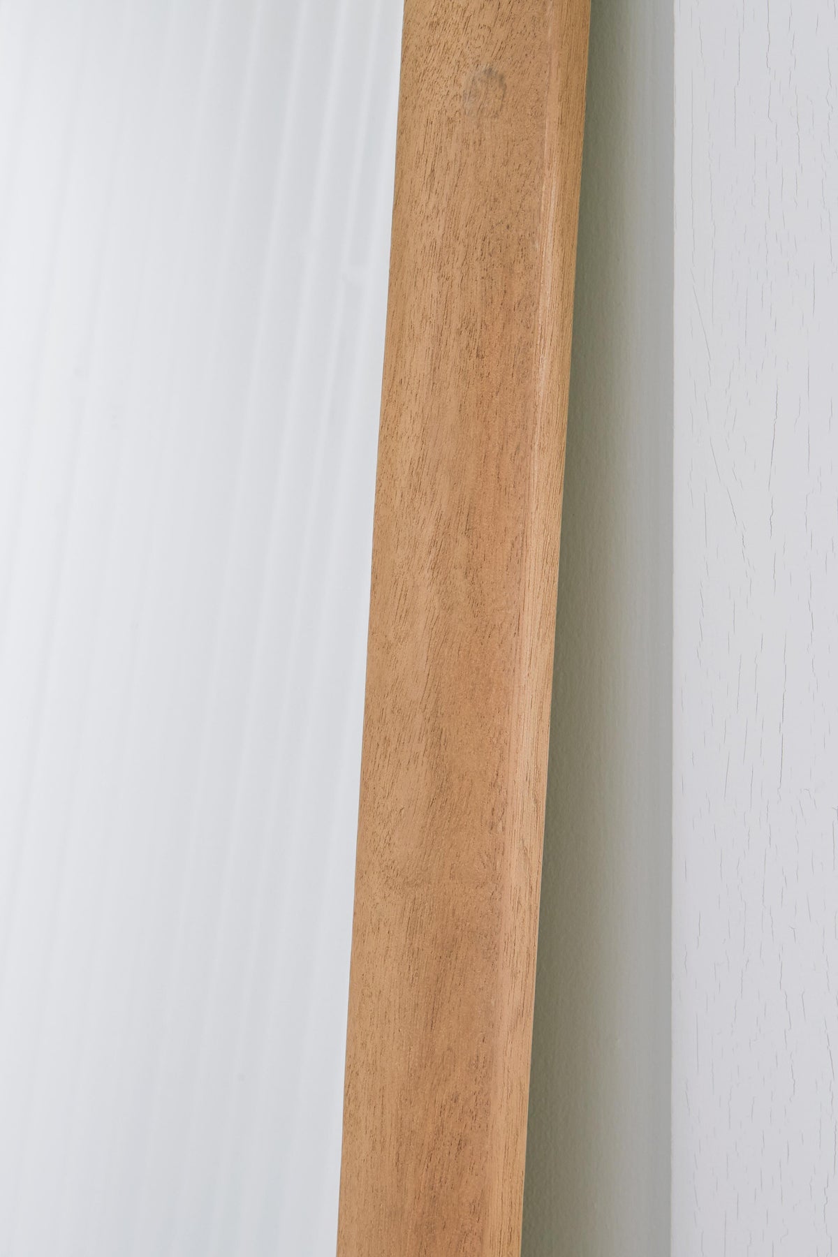 Dairville Floor Mirror - A8010323 - finish or detail (supplier image 5)