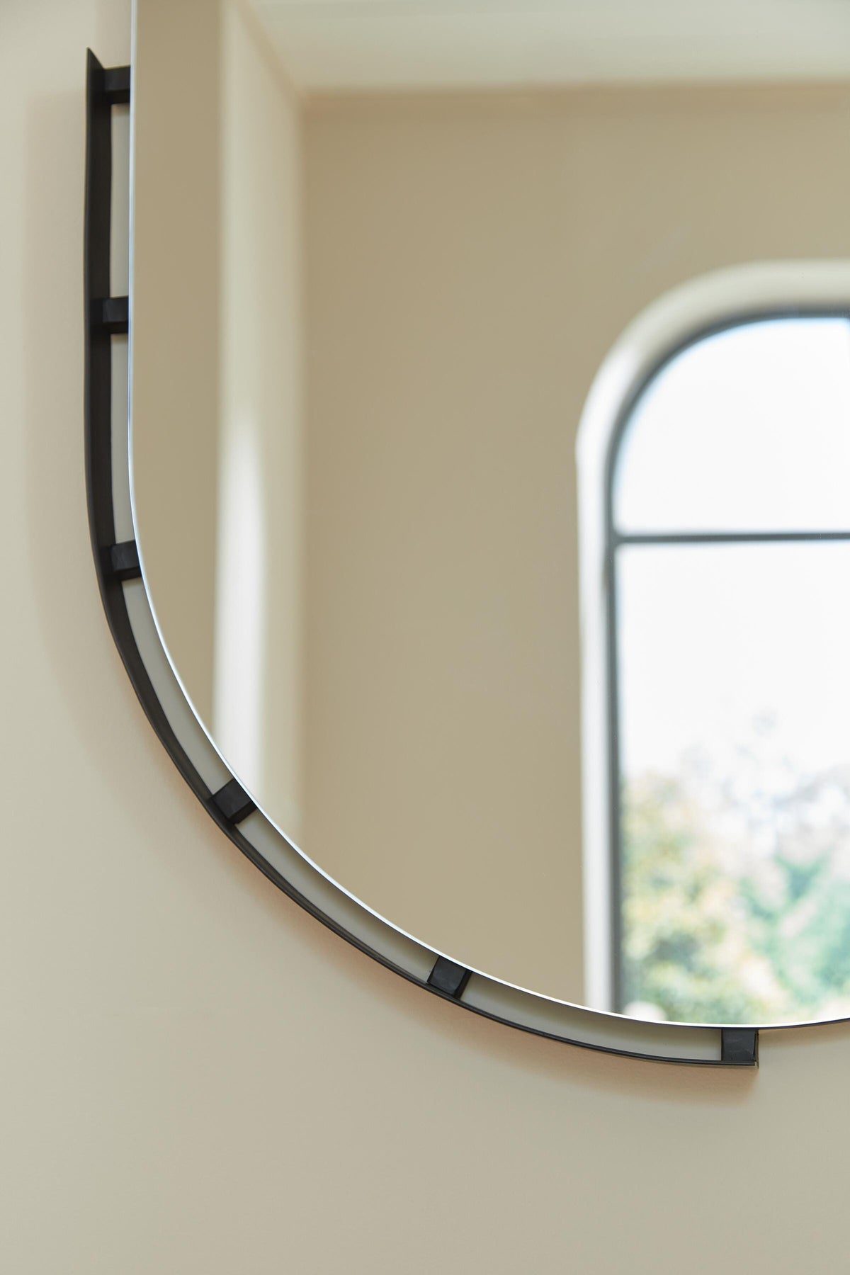 Valkings Accent Mirror - A8010403 - finish or detail (supplier image 6)