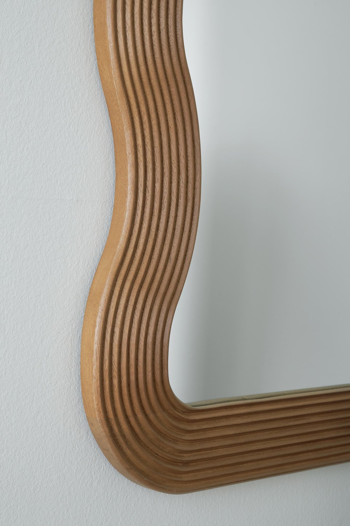 Ellisonville Floor Mirror - A8010413 - finish or detail (supplier image 6)