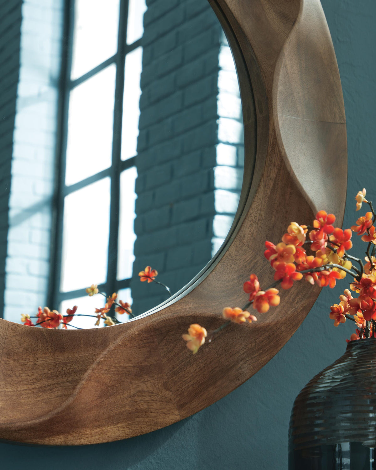 Aajon Accent Mirror - A8010427 - finish or detail (supplier image 5)