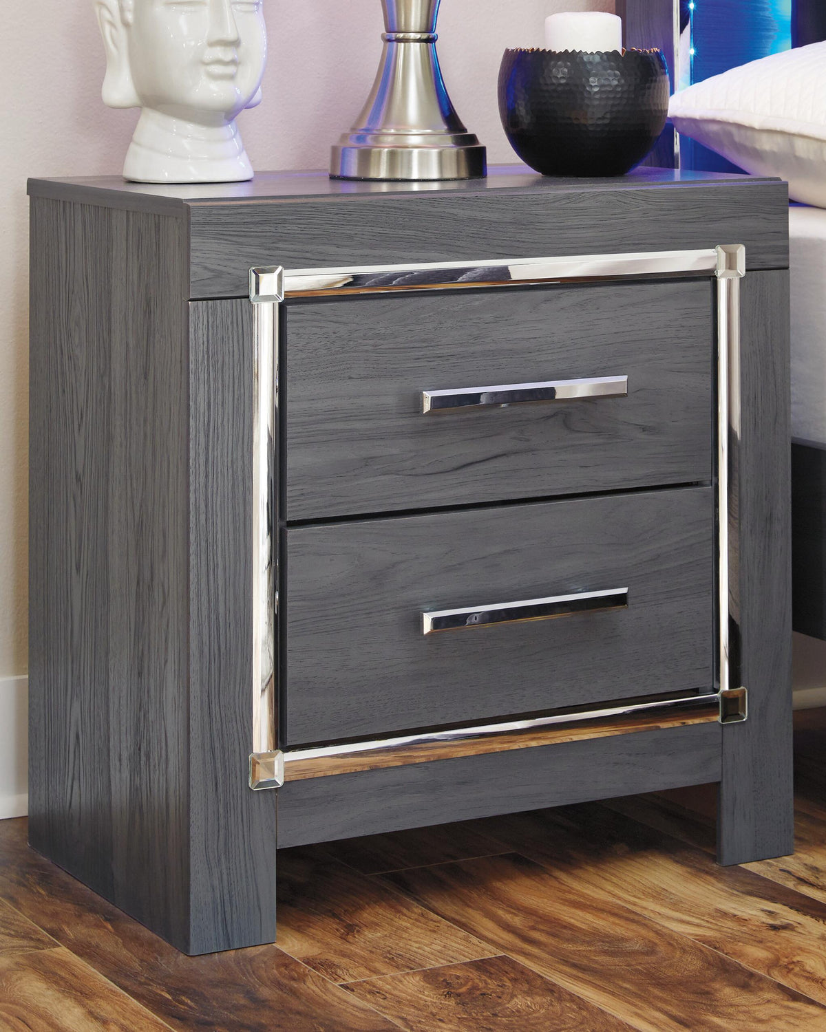 Lodanna Bedroom Sets - B214B16, B214B40, B214B39, B214B41, B214B35, B214B43, B214B45 - product view or room setting; complete kit and included component views (supplier image 6)