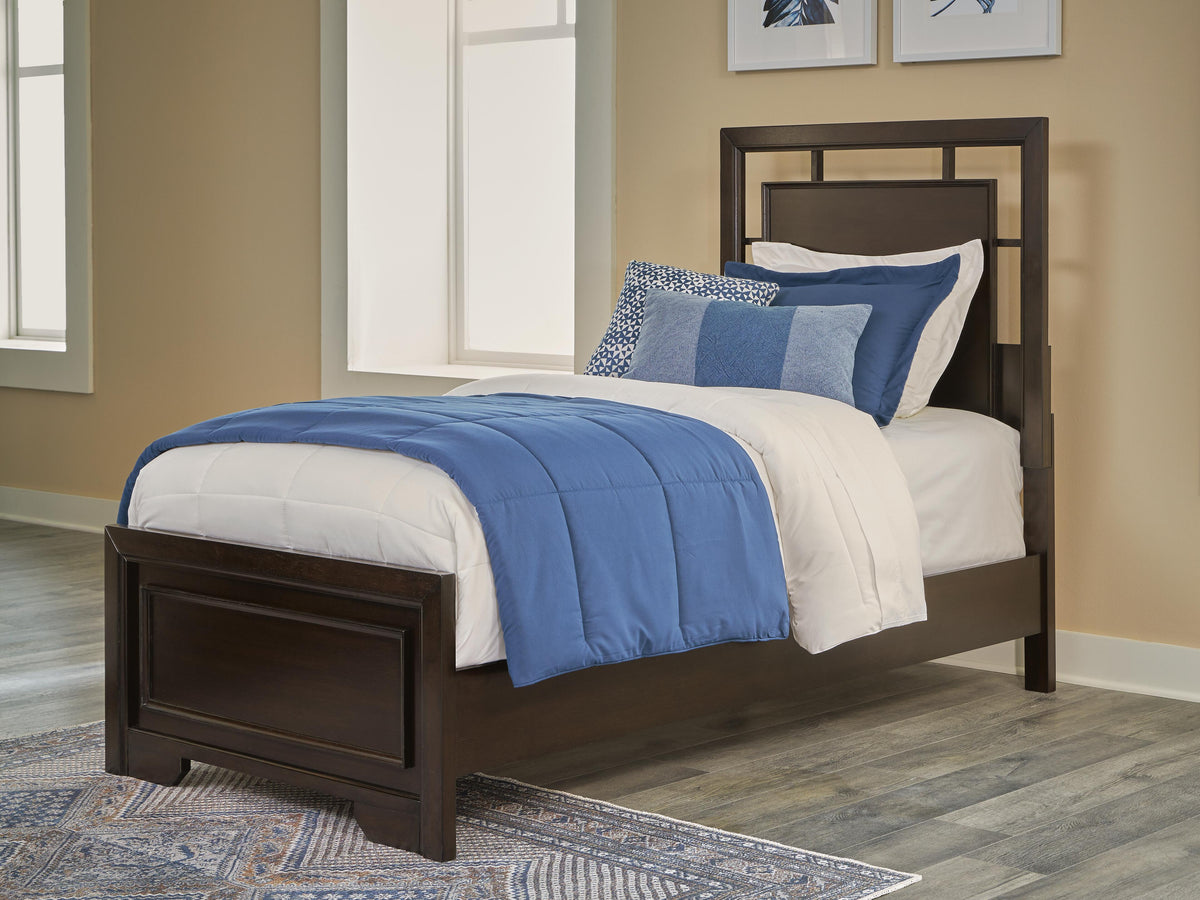 Covetown Bedroom Sets - B441B3 - product view or room setting; complete kit and included component views (supplier image 38)