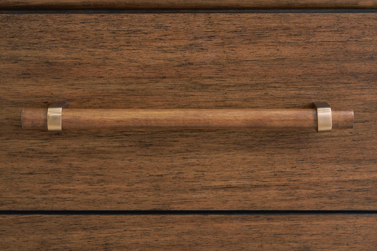Lyncott Chest of Drawers - B615-46 - finish or detail (supplier image 6)