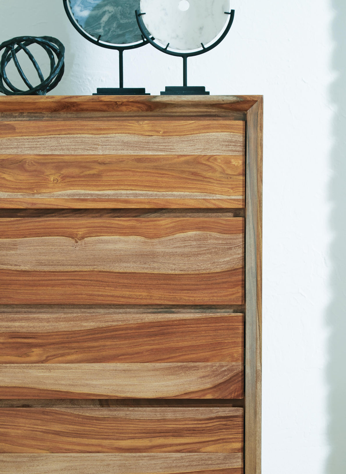 Dressonni Chest of Drawers - B790-46 - finish or detail (supplier image 6)