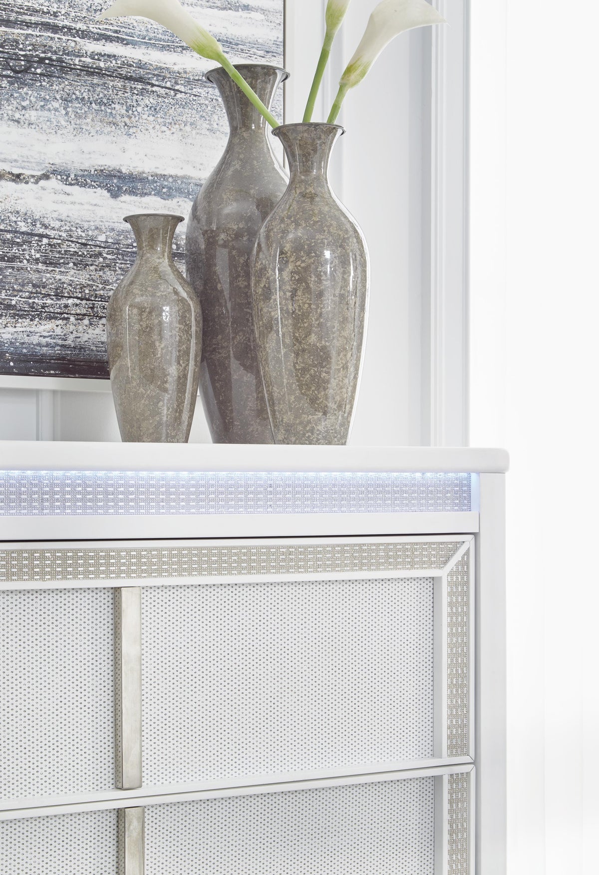 Chalanna Chest of Drawers - B822-46 - finish or detail (supplier image 6)