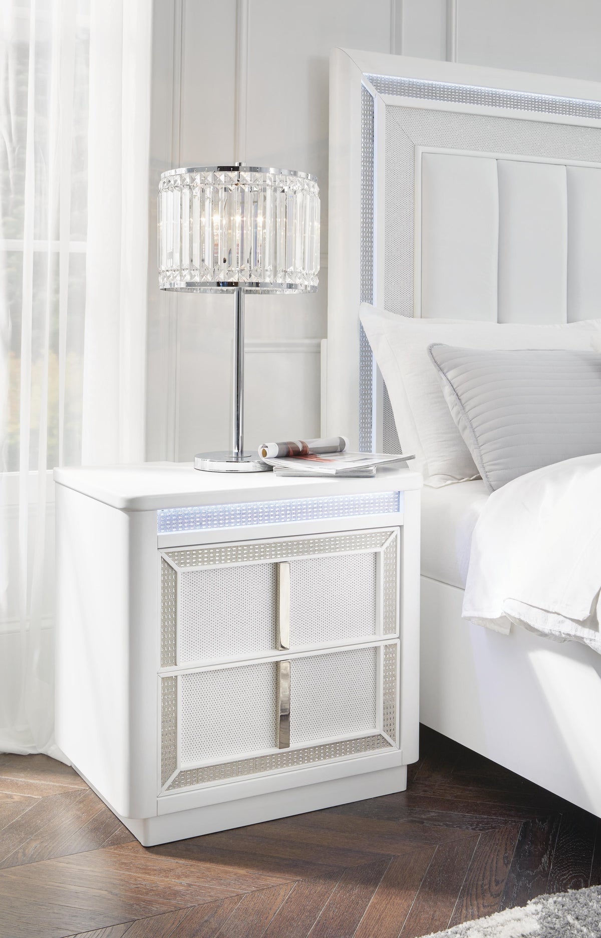 Chalanna Bedroom Sets - B822B8, B822B9 - product view or room setting; complete kit and included component views (supplier image 45)