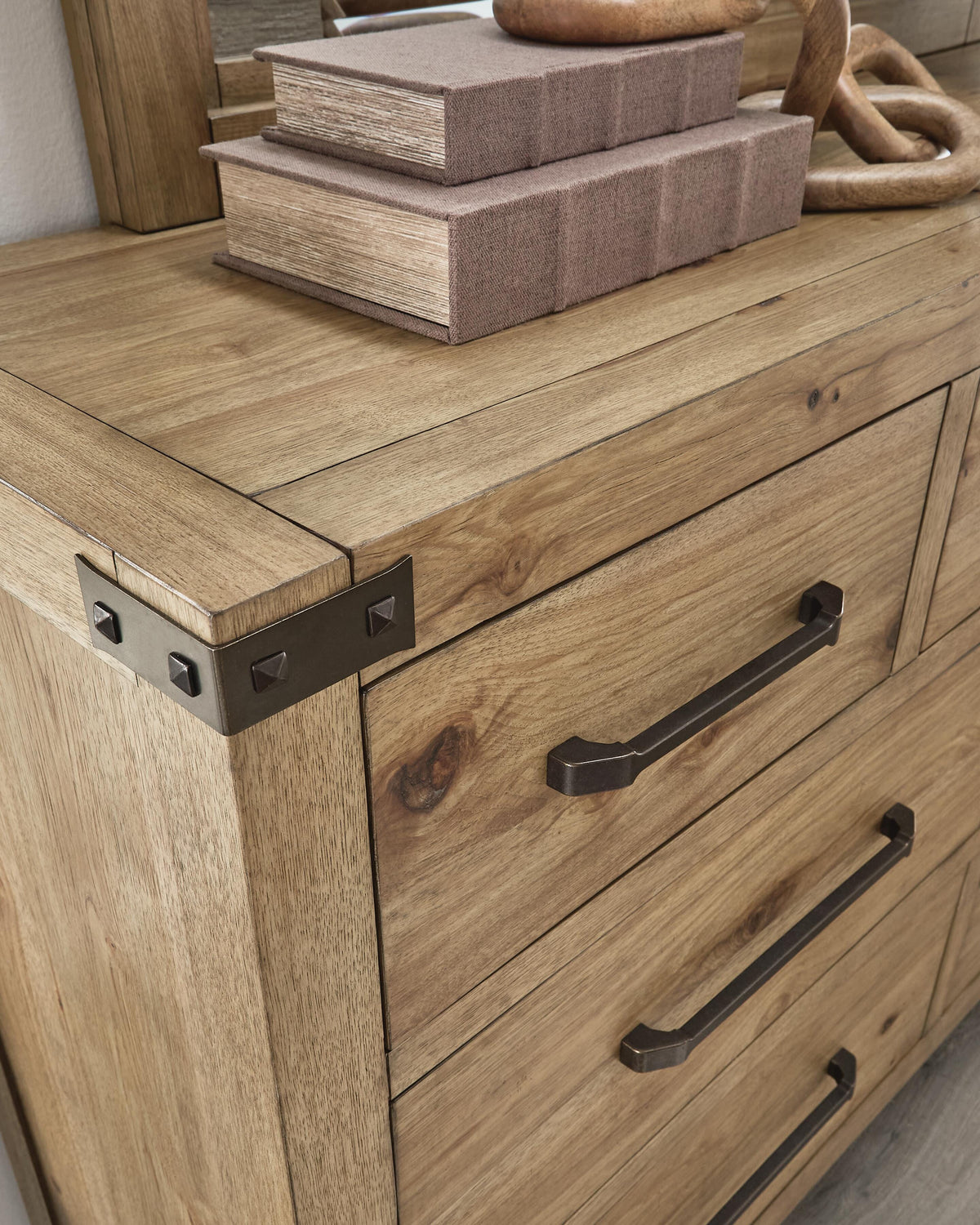Ridgester Dresser - B858-31 - finish or detail (supplier image 5)
