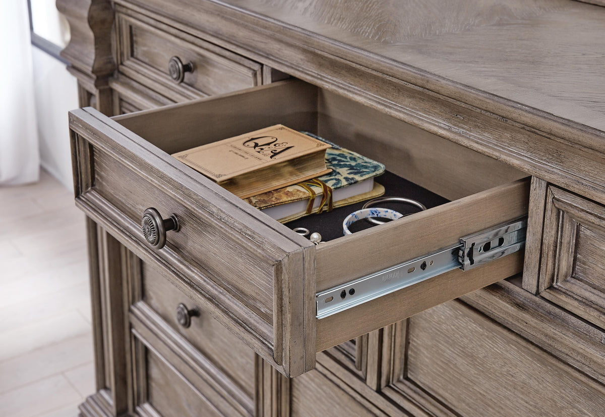 Blairhurst Dresser - B916-31 - finish or detail (supplier image 8)