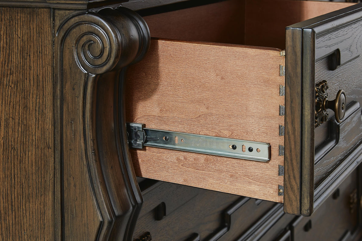 Maylee Dresser - B947-31 - finish or detail (supplier image 9)
