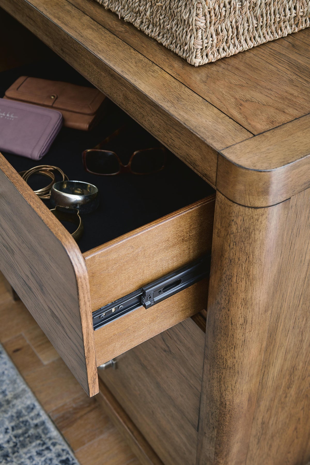 Cabalynn Chest of Drawers - B974-46 - finish or detail (supplier image 11)