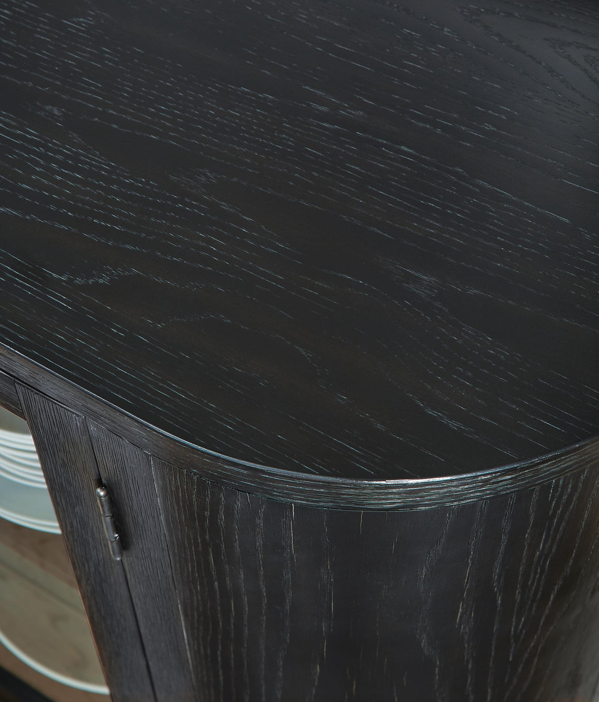 Rowanbeck Dining Server - D821-60 - finish or detail (supplier image 7)