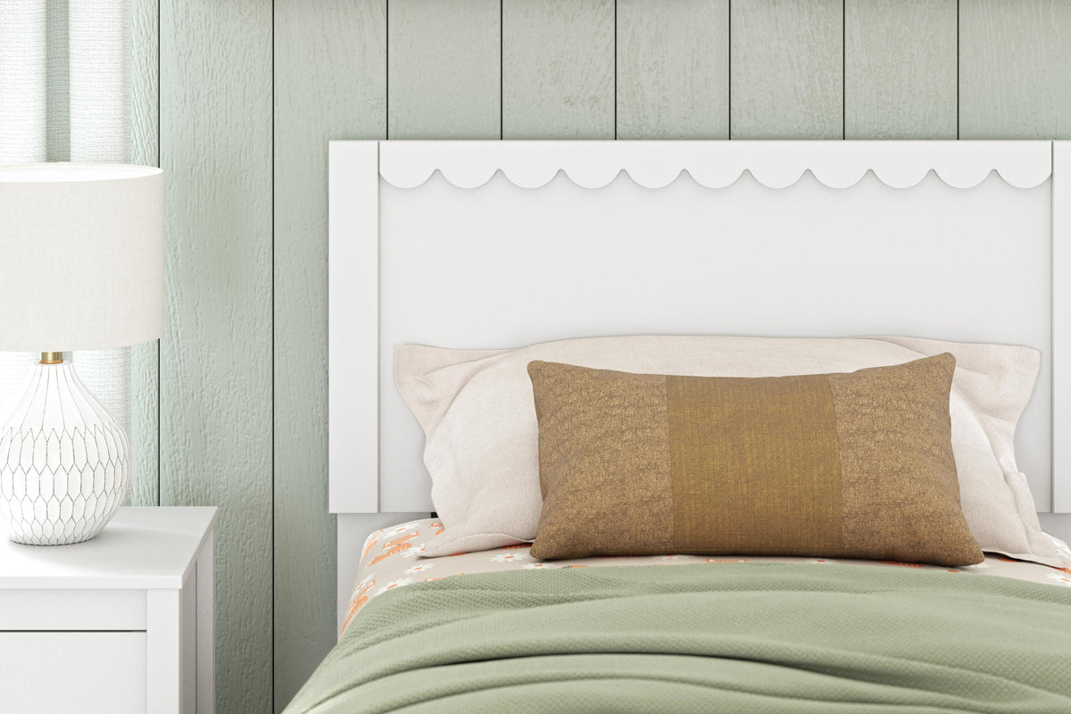 Hallityn Panel Platform Bed
