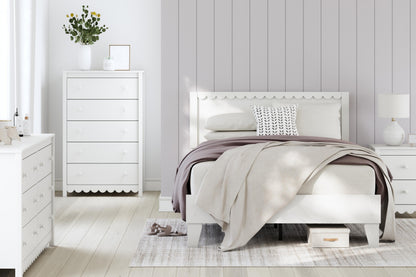 Hallityn Panel Platform Bed