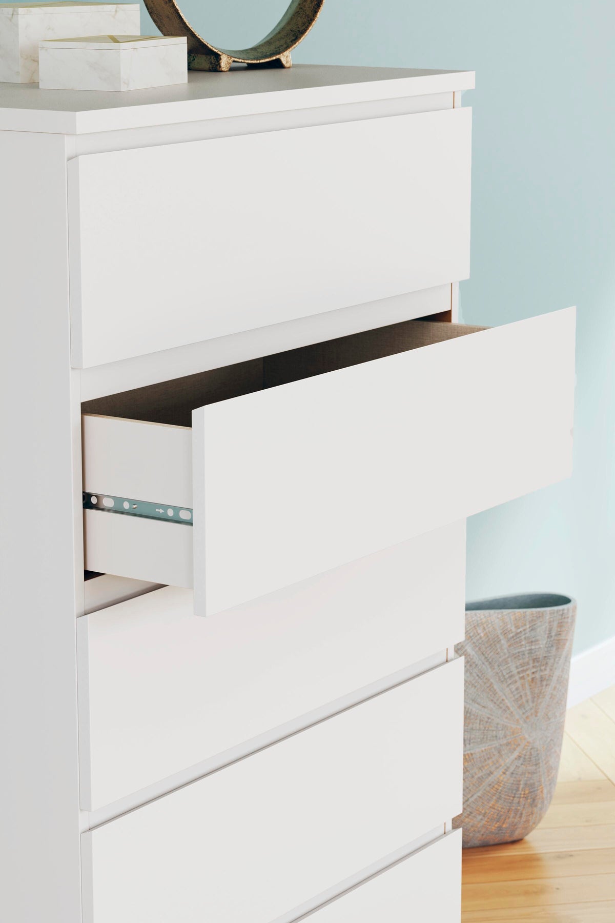 Onita Chest of Drawers - EB9630-245 - finish or detail (supplier image 10)