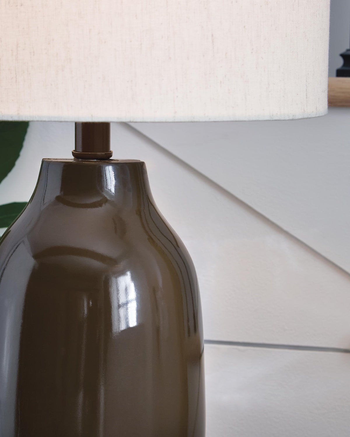 Jyler Table Lamp - L100904 - finish or detail (supplier image 3)